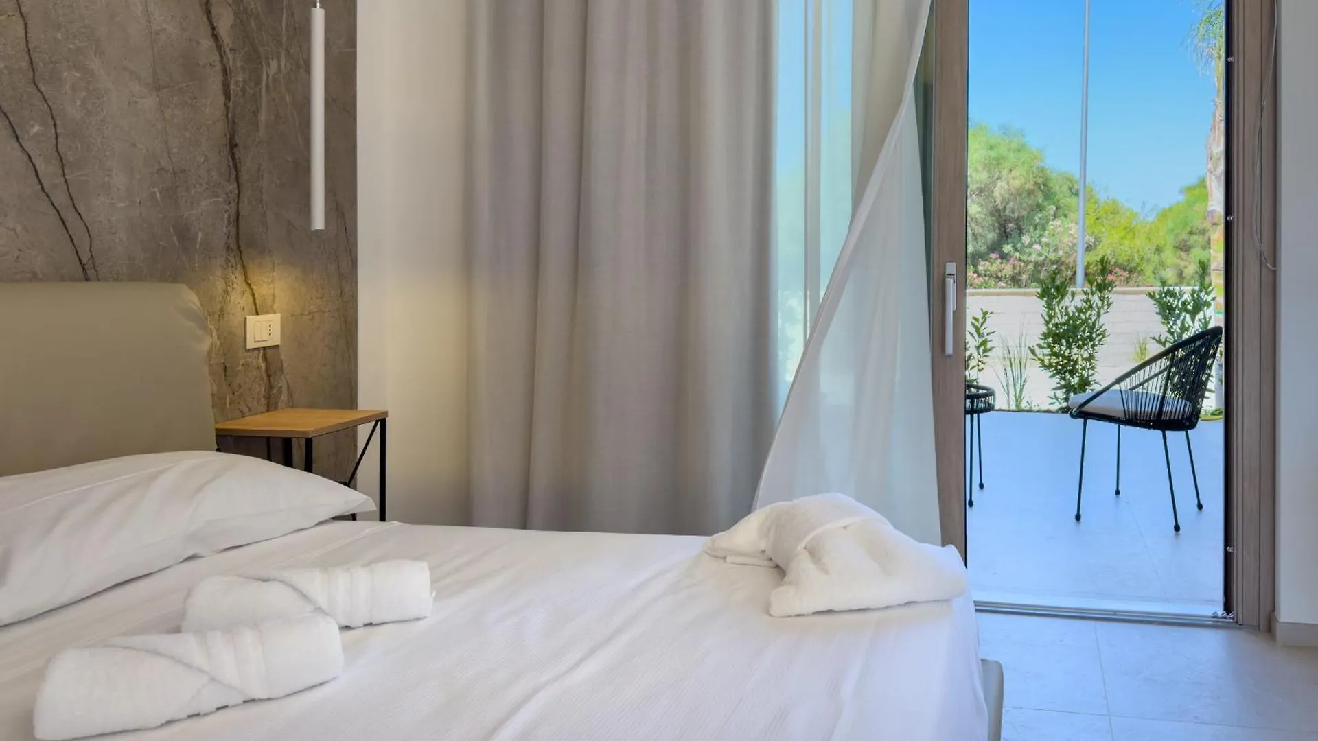 Hotel Il Crepuscolo Marispica Santa Maria Del Focallo 2*,